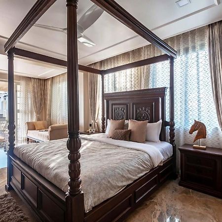 Stayvista's Lake La Vie: Tranquil Lakeside Villa with Pool and Farmland Views Nashik Exterior photo