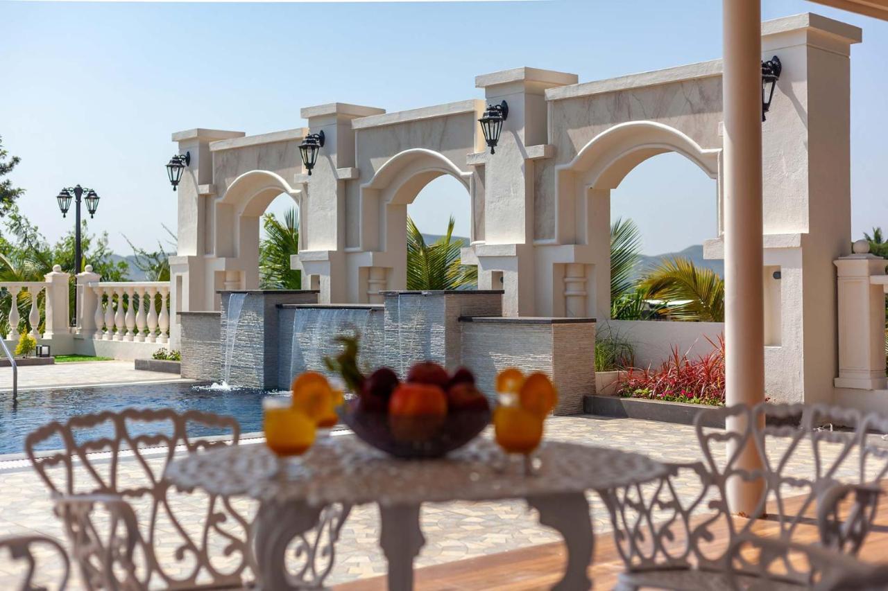 Stayvista's Lake La Vie: Tranquil Lakeside Villa with Pool and Farmland Views Nashik Exterior photo