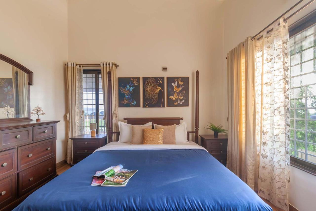Stayvista's Lake La Vie: Tranquil Lakeside Villa with Pool and Farmland Views Nashik Exterior photo