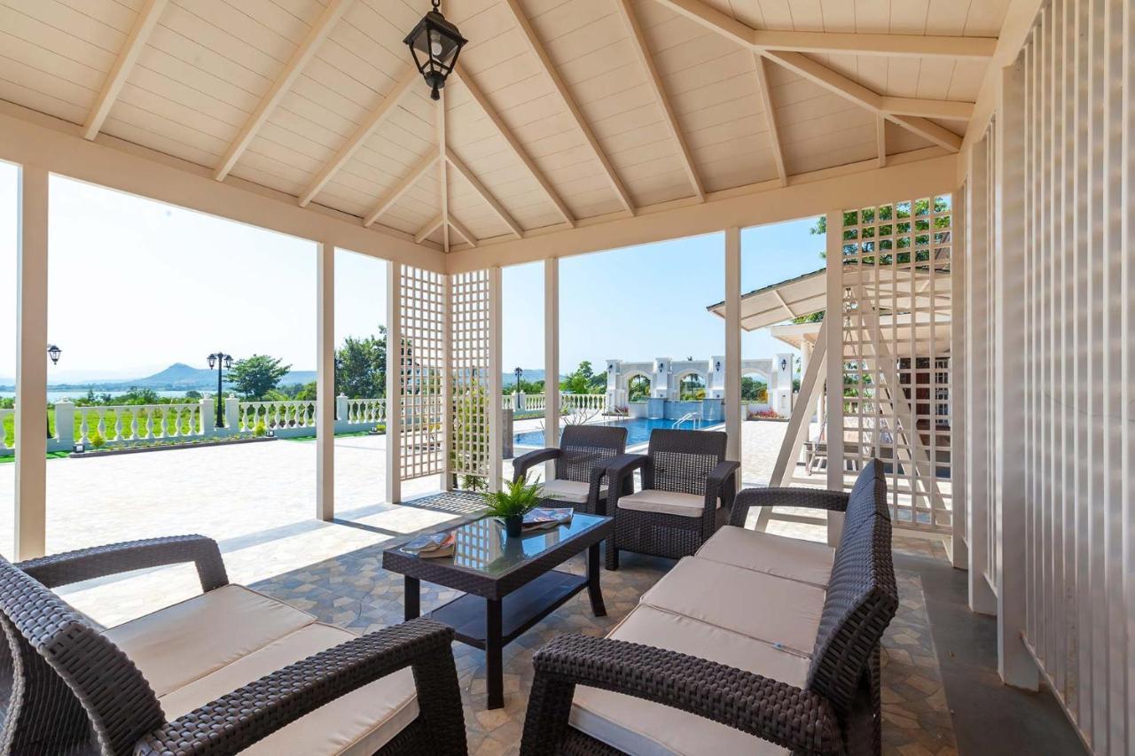 Stayvista's Lake La Vie: Tranquil Lakeside Villa with Pool and Farmland Views Nashik Exterior photo