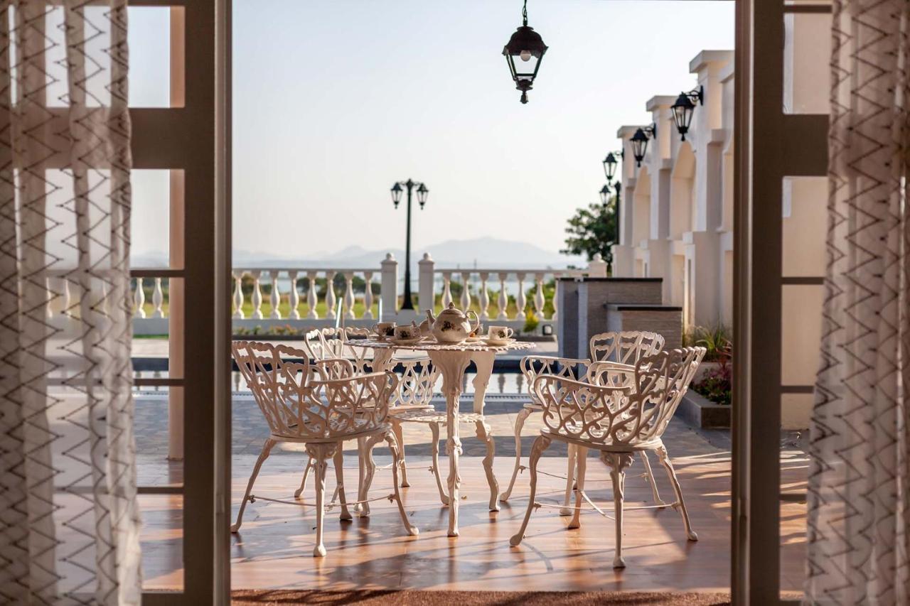 Stayvista's Lake La Vie: Tranquil Lakeside Villa with Pool and Farmland Views Nashik Exterior photo