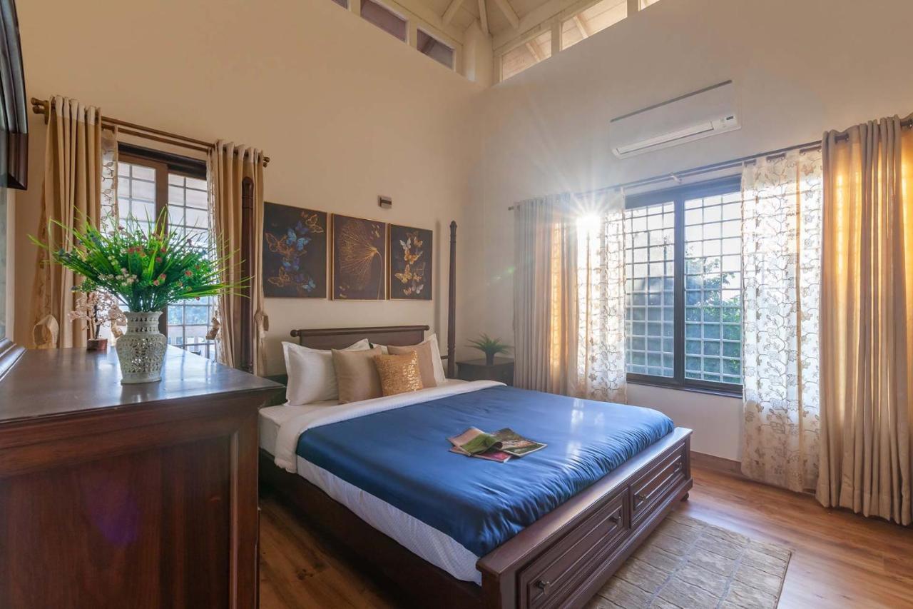 Stayvista's Lake La Vie: Tranquil Lakeside Villa with Pool and Farmland Views Nashik Exterior photo
